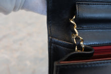 将图片加载到图库查看器，CHANEL/香奈儿 CF 按压锁 链条包 羊皮 Black/Gold Hardware(黑色/金色金属) 肩背包 800090091
