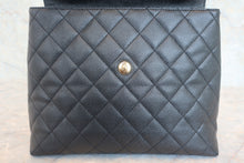 画像をギャラリービューアに読み込む, CHANEL/シャネル マトラッセ台形ハンドバッグ キャビアスキン ブラック/ゴールド金具 ハンドバッグ 800020013
