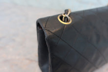 Load image into Gallery viewer, CHANEL Matelasse Full flap chain shoulder bag Lambskin Black/Gold hadware Shoulder bag 800060111
