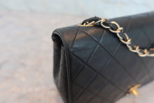 Load image into Gallery viewer, CHANEL Matelasse Full flap chain shoulder bag Lambskin Black/Gold hadware Shoulder bag 800060111
