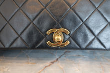 Load image into Gallery viewer, CHANEL Matelasse Full flap chain shoulder bag Lambskin Black/Gold hadware Shoulder bag 800060111

