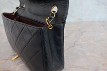 Load image into Gallery viewer, CHANEL Matelasse Full flap chain shoulder bag Lambskin Black/Gold hadware Shoulder bag 800060111
