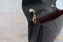 Load image into Gallery viewer, CHANEL Matelasse Full flap chain shoulder bag Lambskin Black/Gold hadware Shoulder bag 800060111
