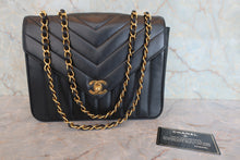 将图片加载到图库查看器，CHANEL/香奈儿 coco小姐 V线 链条包 羊皮 Black/Gold hadware(黑色/金色金属) 肩背包 800080007
