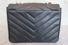 将图片加载到图库查看器，CHANEL/香奈儿 coco小姐 V线 链条包 羊皮 Black/Gold hadware(黑色/金色金属) 肩背包 800080007
