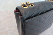 将图片加载到图库查看器，CHANEL/香奈儿 coco小姐 V线 链条包 羊皮 Black/Gold hadware(黑色/金色金属) 肩背包 800080007
