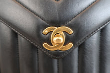 将图片加载到图库查看器，CHANEL/香奈儿 coco小姐 V线 链条包 羊皮 Black/Gold hadware(黑色/金色金属) 肩背包 800080007
