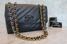 将图片加载到图库查看器，CHANEL/香奈儿 垂直针迹 链条包 荔枝皮 Black/Gold hadware(黑色/金色金属) 肩背包 800090092
