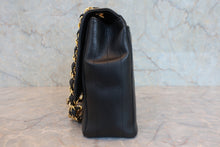 将图片加载到图库查看器，CHANEL/香奈儿 垂直针迹 链条包 荔枝皮 Black/Gold hadware(黑色/金色金属) 肩背包 800090092
