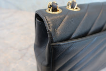 将图片加载到图库查看器，CHANEL/香奈儿 垂直针迹 链条包 荔枝皮 Black/Gold hadware(黑色/金色金属) 肩背包 800090092
