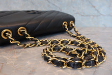 将图片加载到图库查看器，CHANEL/香奈儿 垂直针迹 链条包 荔枝皮 Black/Gold hadware(黑色/金色金属) 肩背包 800090092
