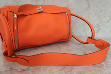 将图片加载到图库查看器，HERMES LINDY 34 Clemence leather Orange poppy □R刻印 Shoulder bag 600090097
