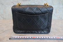 将图片加载到图库查看器，CHANEL/香奈儿 迷你CF 链条包 羊皮 Black/Gold hadware(黑色/金色金属) 肩背包 800090035
