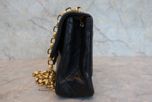 将图片加载到图库查看器，CHANEL/香奈儿 迷你CF 链条包 羊皮 Black/Gold hadware(黑色/金色金属) 肩背包 800090035
