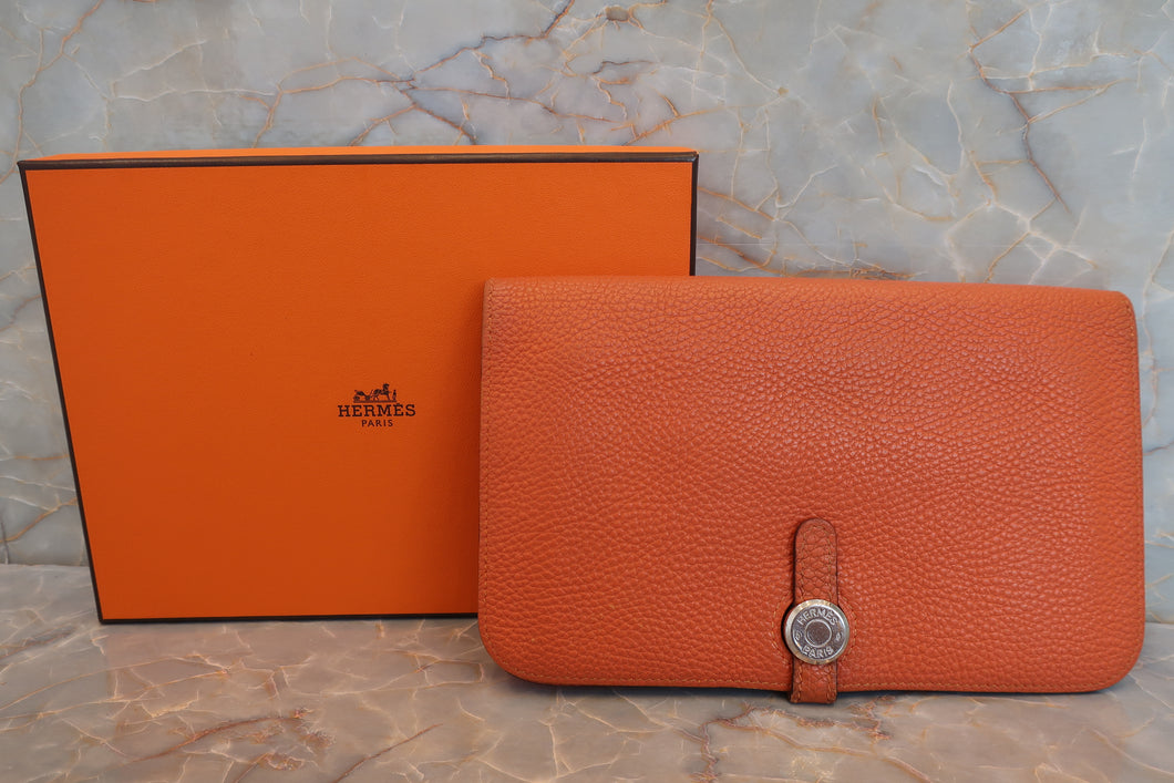 HERMES  Dogon GM Togo leather Orange □H Engraving Wallet 700090224