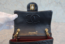将图片加载到图库查看器，CHANEL/香奈儿 迷你CF 链条包 羊皮 Black/Gold hadware(黑色/金色金属) 肩背包 800090035
