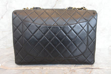 将图片加载到图库查看器，CHANEL/香奈儿 中号CF 单盖包 链条包 羊皮 Black/Gold hadware(黑色/金色金属) 肩背包 700030077
