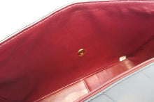 将图片加载到图库查看器，CHANEL/香奈儿 中号CF 单盖包 链条包 羊皮 Black/Gold hadware(黑色/金色金属) 肩背包 700030077
