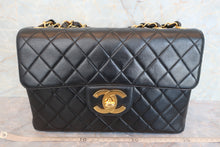 Load image into Gallery viewer, CHANEL Medium Matelasse single flap chain shoulder bag Lambskin Black/Gold hadware Shoulder bag 600090093
