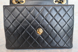 CHANEL Medium Matelasse single flap chain shoulder bag Lambskin Black/Gold hadware Shoulder bag 600090093