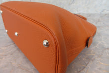 Load image into Gallery viewer, HERMES／BOLIDE 31 Clemence leather Orange □I Engraving Shoulder bag 700050091
