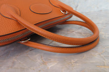 Load image into Gallery viewer, HERMES／BOLIDE 31 Clemence leather Orange □I Engraving Shoulder bag 700050091
