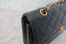 将图片加载到图库查看器，CHANEL/香奈儿 巴黎限定 CF 双盖 链条包 羊皮 Black/Gold hadware(黑色/金色金属) 肩背包 600090073
