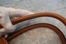 Load image into Gallery viewer, HERMES BOLIDE 35 Graine Couchevel leather Gold 〇U Engraving Hand bag 700060204
