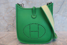 将图片加载到图库查看器，HERMES  EVELYNE TPM Clemence leather Bambou □R刻印 Shoulder bag 700080034
