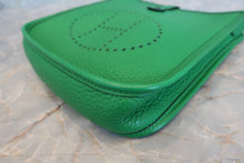 将图片加载到图库查看器，HERMES  EVELYNE TPM Clemence leather Bambou □R刻印 Shoulder bag 700080034
