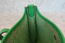 将图片加载到图库查看器，HERMES  EVELYNE TPM Clemence leather Bambou □R刻印 Shoulder bag 700080034
