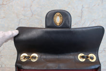 将图片加载到图库查看器，CHANEL/香奈儿 中号CF 单盖包 链条包 羊皮 Black/Gold hadware(黑色/金色金属) 肩背包 600090074
