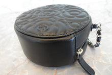 画像をギャラリービューアに読み込む, CHANEL/シャネル カメリアラウンドチェーンショルダーバッグ ラムスキン ブラック/シルバー金具 ショルダーバッグ 700110135
