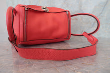 Load image into Gallery viewer, HERMES LINDY 26 Clemence leather Rose jaipur D Engraving Shoulder bag 700080002
