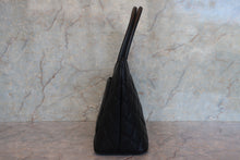 画像をギャラリービューアに読み込む, CHANEL/シャネル 復刻トート トートバッグ キャビアスキン ブラック/ゴールド金具 700110117
