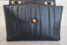 画像をギャラリービューアに読み込む, CHANEL/シャネル マドモアゼルチェーンショルダーバッグ キャビアスキン ブラック/ゴールド金具 ショルダーバッグ 800020014

