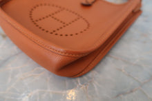 将图片加载到图库查看器，HERMES EVELYNE TPM Graine Couchevel leather Cognac □H刻印 Shoulder bag 800080042
