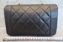 Load image into Gallery viewer, CHANEL  Diana matelasse chain shoulder bag Lambskin Black/Gold hadware Shoulder bag 700100010
