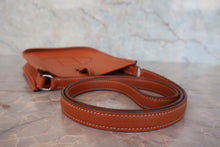 将图片加载到图库查看器，HERMES EVELYNE TPM Graine Couchevel leather Cognac □H刻印 Shoulder bag 800080042
