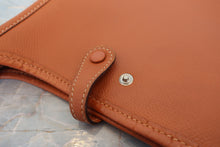 将图片加载到图库查看器，HERMES EVELYNE TPM Graine Couchevel leather Cognac □H刻印 Shoulder bag 800080042
