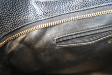 画像をギャラリービューアに読み込む, CHANEL/シャネル 復刻トート トートバッグ キャビアスキン ブラック/ゴールド金具 700110117
