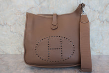 Load image into Gallery viewer, HERMES EVELYNE 3ＧＭ Clemence leather Etoupe gray □P Engraving Shoulder bag 800090112
