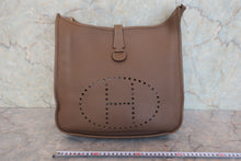 Load image into Gallery viewer, HERMES EVELYNE 3ＧＭ Clemence leather Etoupe gray □P Engraving Shoulder bag 800090112
