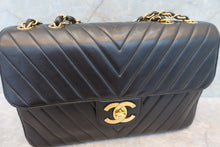 Load image into Gallery viewer, CHANEL  V-Stitch chain shoulder bag Lambskin Black/Gold hadware Shoulder bag 700100063
