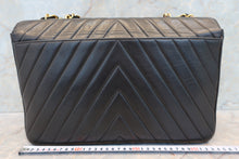 Load image into Gallery viewer, CHANEL  V-Stitch chain shoulder bag Lambskin Black/Gold hadware Shoulder bag 700100063
