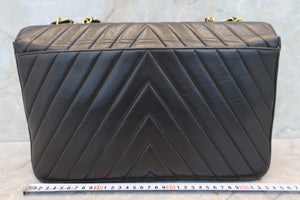CHANEL  V-Stitch chain shoulder bag Lambskin Black/Gold hadware Shoulder bag 700100063