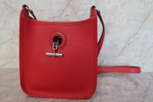 将图片加载到图库查看器，HERMES VESPA TPM Graine Couchevel leather Rouge vif □H刻印 Shoulder bag 700090148

