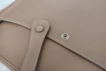 Load image into Gallery viewer, HERMES EVELYNE 3ＧＭ Clemence leather Etoupe gray □P Engraving Shoulder bag 800090112
