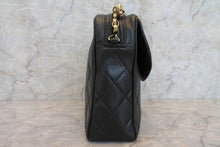 Load image into Gallery viewer, CHANEL Matelasse chain shoulder bag Caviar skin Black/Gold hadware Shoulder bag 600110141
