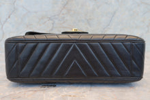 Load image into Gallery viewer, CHANEL  V-Stitch chain shoulder bag Lambskin Black/Gold hadware Shoulder bag 700100063
